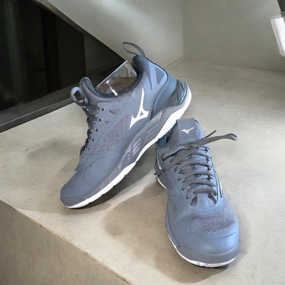 Mizuno Women's Wave Luminous Volleyball Shoes - Picture 12 of 16